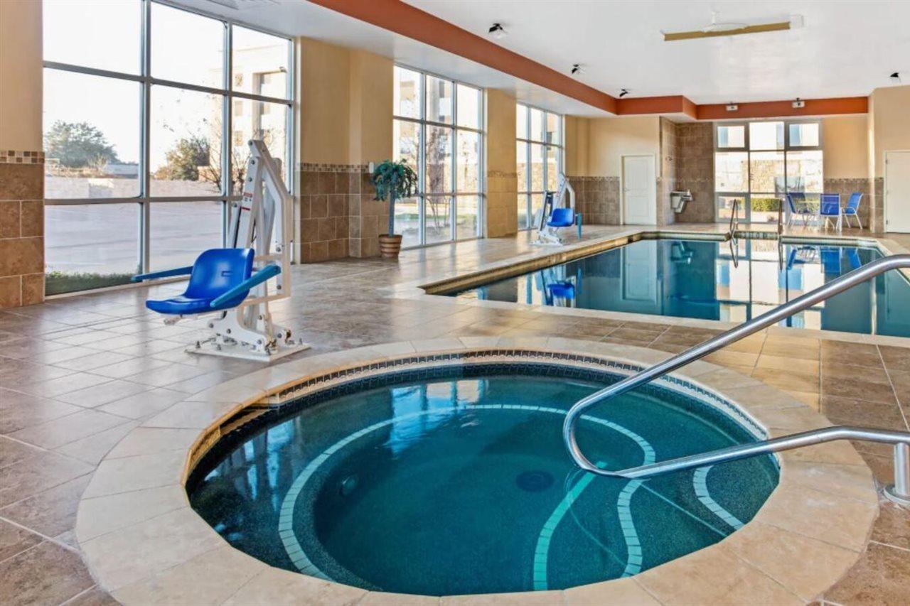 La Quinta Inn & Suites By Wyndham Ft Worth-Burleson Buitenkant foto
