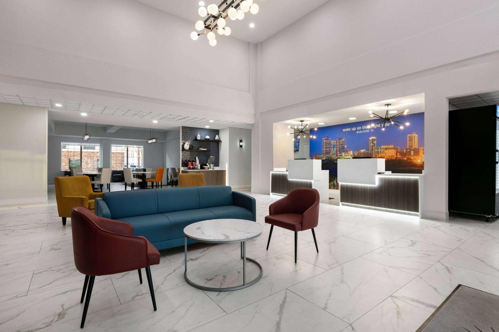 La Quinta Inn & Suites By Wyndham Ft Worth-Burleson Buitenkant foto