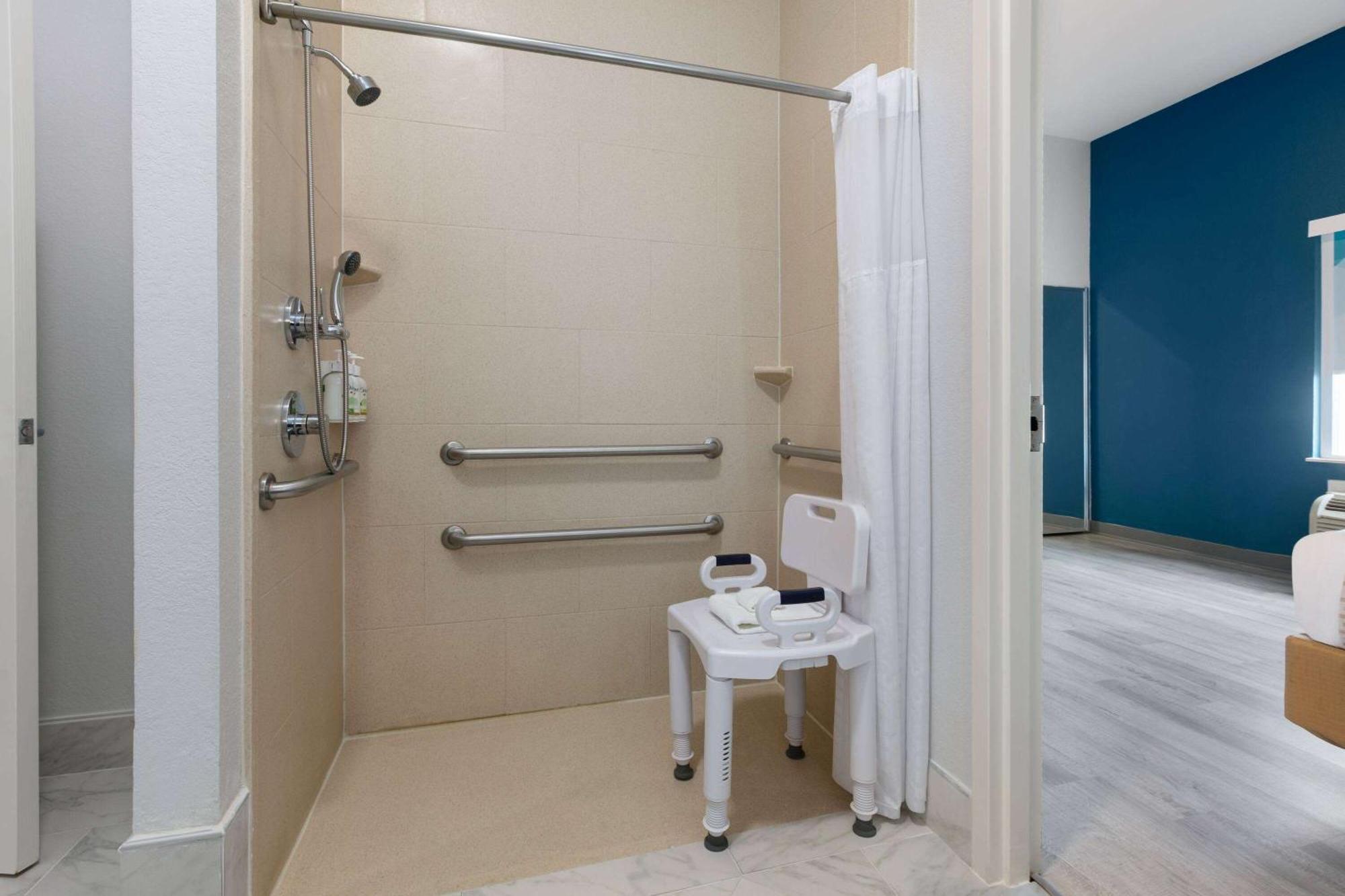 La Quinta Inn & Suites By Wyndham Ft Worth-Burleson Buitenkant foto