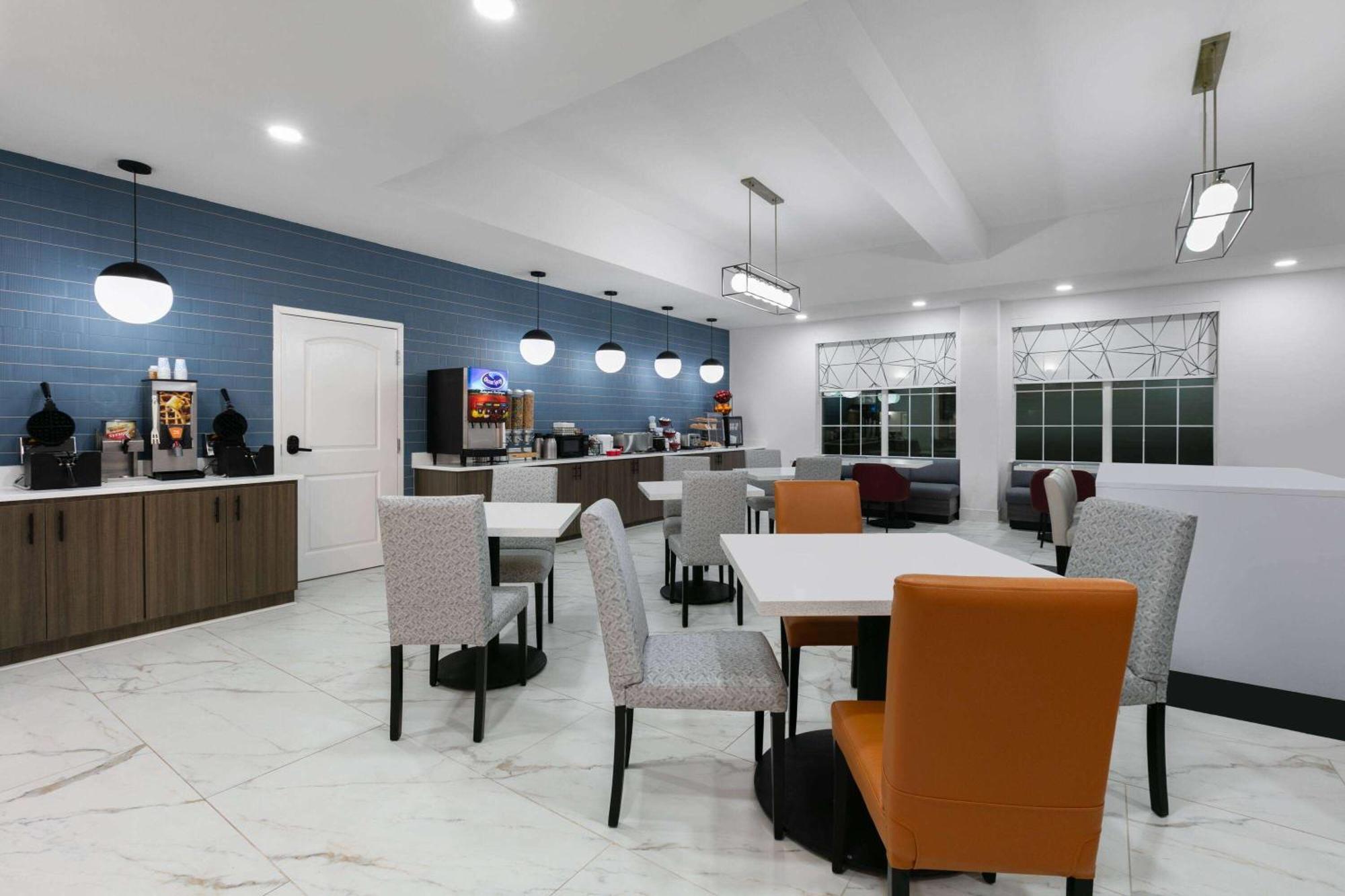 La Quinta Inn & Suites By Wyndham Ft Worth-Burleson Buitenkant foto