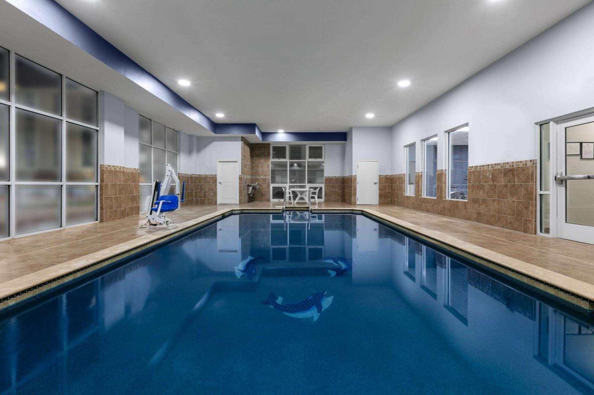La Quinta Inn & Suites By Wyndham Ft Worth-Burleson Buitenkant foto